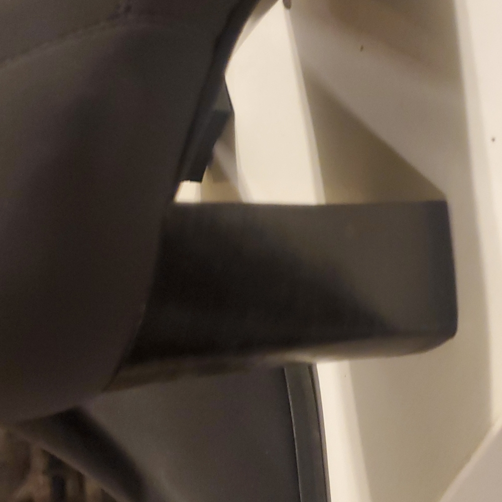 Boots - Picture 3 of 9